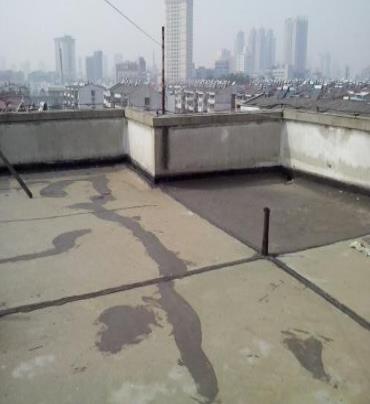 岫岩漏水维修 楼顶漏水是什么原因，楼顶漏水维修方法是什么?